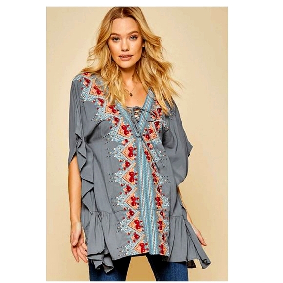 NWOT Andre by Unit Embroidered Lace Up VNeck Tie Back Charcoal Tunic, Size 1X - Picture 3 of 3